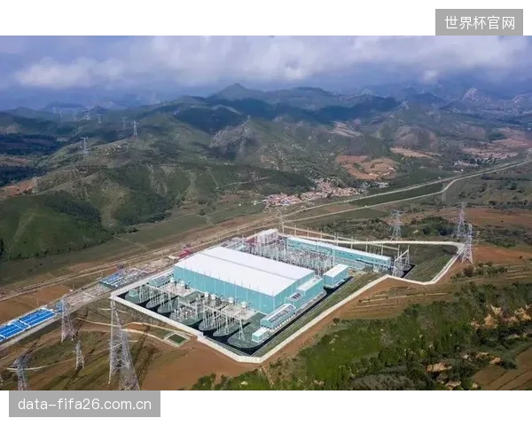 北京冬奥会所有场馆通过张北柔性直流电网和本地分布式光伏，历史性地达到了100%绿色电力供应，为大型赛会树立了新标杆